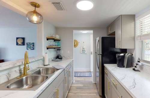 Dunedin Condo | Dunedin Honeymoon Island Getaway! Kayaks, Bikes & Sunsets! Waterfront Community