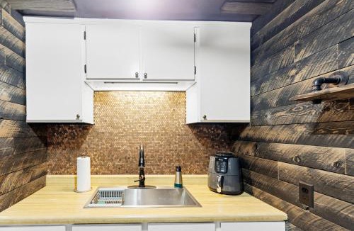 Farmington Apartment | East Farmington Hideaway - Family Friendly Home