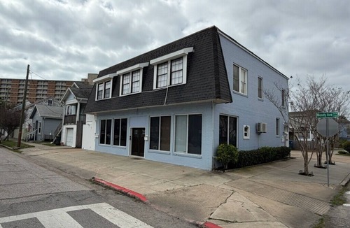 San Jacinto Apartment | Elegant 2-Bedroom Retreat on 21st Street -Steps away from Galveston's best!