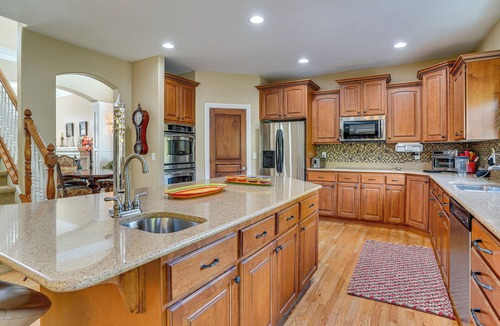 Orem House | Elegant 6,300-Sq-Ft Family Home w/Hot Tub in Orem