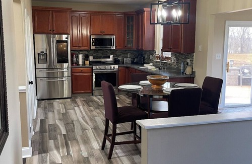 New Castle House | Elegant Family Stay Quiet Neighborhood Comfort