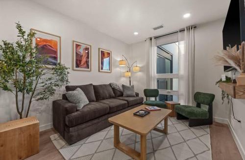 People's Freeway Apartment | Elevated SLC Stay - Pool & Sauna Retreat