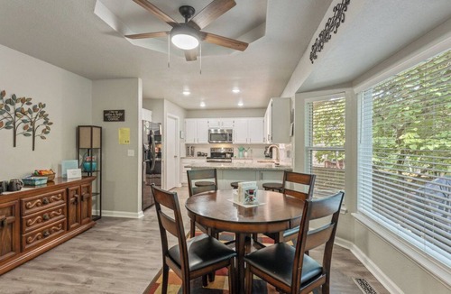 Bella Vista House | Entire 3 Bedroom House Near Bike Trails!