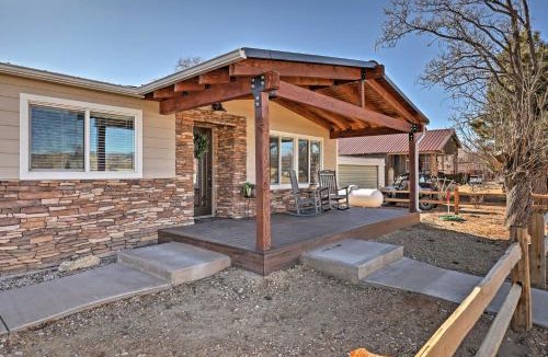 Escalante House | Escalante Home with Yard, Porch and Mtn Views!