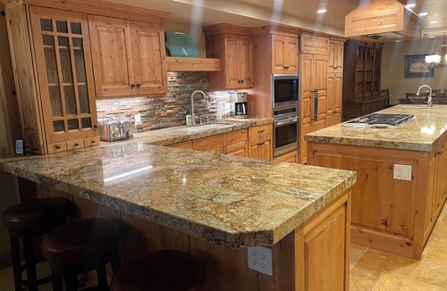 North Park City House | Escape the heat ~ Views of Mountains & golf course. Pet Friendly!