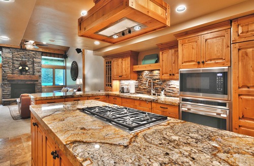 North Park City House | Escape the heat ~ Views of Mountains & golf course. Pet Friendly!