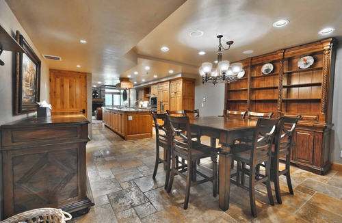 North Park City House | Escape the heat ~ Views of Mountains & golf course. Pet Friendly!