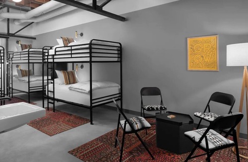 People's Freeway Hotel | evo Hotel Retreat, Perfect for Outdoor Fun, Free Parking, Dog-Friendly!