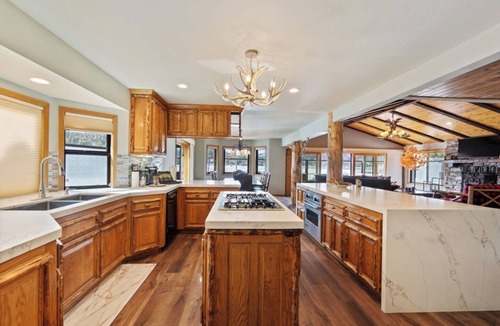 Boulder Bay Cabin | Exquisite Pet Friendly Lakefront Home on Stunning Boulder Bay
