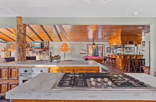 Boulder Bay Cabin | Exquisite Pet Friendly Lakefront Home on Stunning Boulder Bay