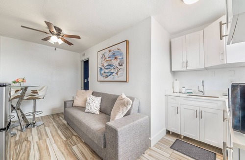 Ludlam Apartment | Eye-catching Miami Apartament 10 Min to Airport