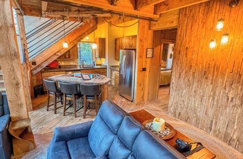 Sundance Cabin | Family/Couples Hot Tub-Fireplace-Views-Close to Resort-Clean-Sleep 8-10 & 4 Bath