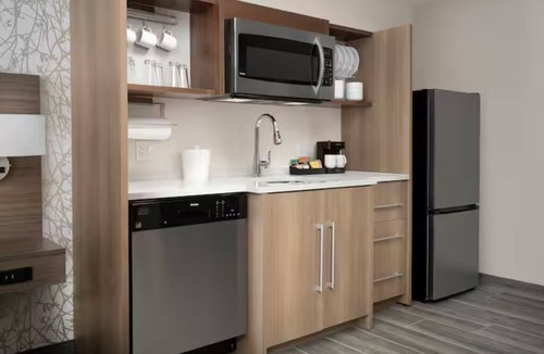 Ludlam Hotel | Family-Friendly Miami Stay Near Miracle Mile & Vizcaya Gardens - 2 Units