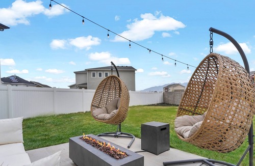 Vineyard House | Family Getaway near BYU, UVU, & Skiing with HUGE backyard