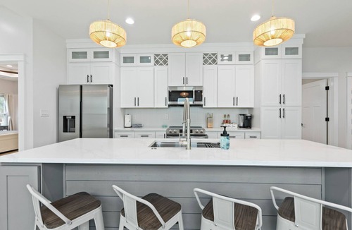 Foley House | Family home near OWA, beaches. King bed, cornhole, fire pit, pet friendly!
