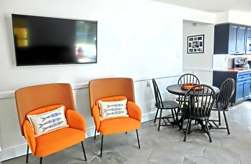 Weeki Wachee Gardens House | Family & Pet-Friendly River Escape w/Kayaks, Manatees & Outdoor Fun!