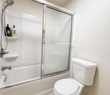 West Valley City House | Family Retreat Near SLC Airport 6 BR 3 Bath