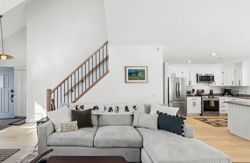 Quechee House | Family Retreat w/Bunk Room, and Pitching Green!