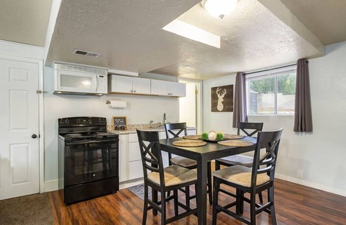 Sandy Apartment | Family Stay w/Hot Tub & Trampoline