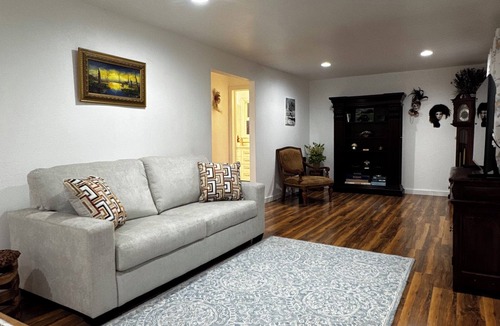 Squak Mountain House | Fantastic 2-bedroom house in Issaquah perfect for family or traveling
