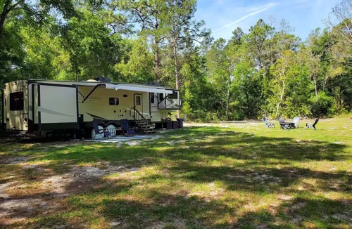 Lecanto House | Farmhouse Glamping-10 mins to 3 Sisters Springs