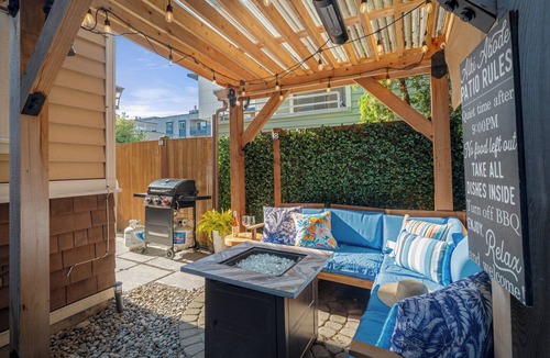 Alki House | Fielitz House ~ Portable AC ~ Parking ~ Alki Beach Access ~ Dog-OK ~ BBQ