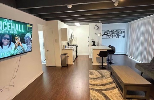 Glenolden Apartment | Major international sporting event Stay Sleeps 6 3-Min Walk to Train Easy Access to Philadelphia