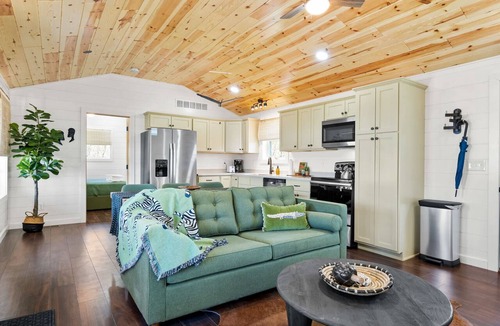 Williamstown Cabin | Five Neighboring Cabins at Eden Reserve