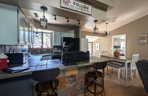 Mountainaire House | Flagstaff Forest Retreat Hot Tub Fire Pit Dogs Welcome Central A/C