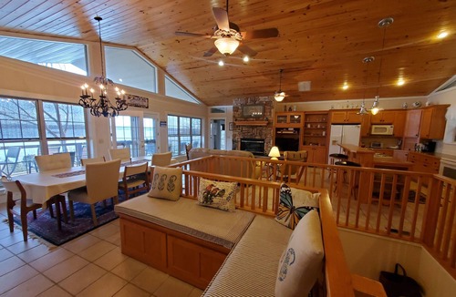 Garfield House | Fox Den- MAGNIFICENT Lake View! 5 minute walk or drive to shoreline!