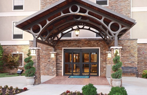 Rogers Condo | Free Breakfast. Gym. Great for Business Travelers!