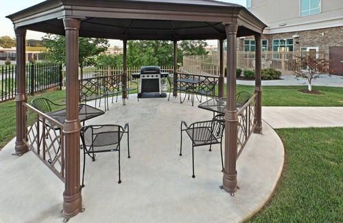 Rogers Condo | Free Breakfast. Gym. Great for Business Travelers!