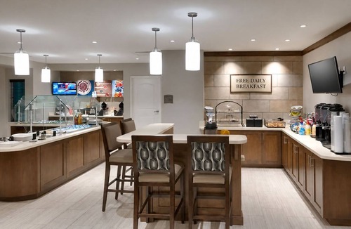 Lehi Condo | Free Breakfast. Pool & Hot Tub. Gym. Near Traverse Mountain Shopping Center!