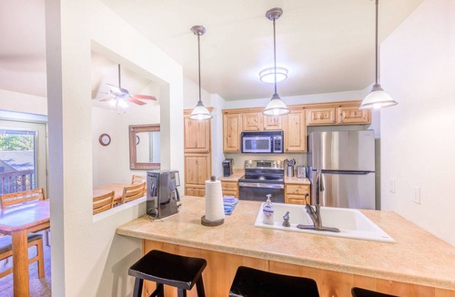 Gorgosa Condo | *Free Ski Rental* NEW to Market Canyons Condo | Walk to Skiing | Hot Tub | On Free Shuttle Route