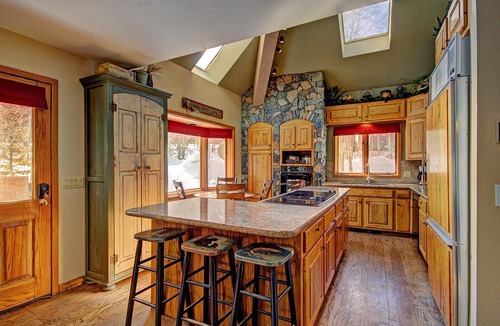 Warrior's Mark West House | Free SkyCard Activities - Private Hot Tub, Ideal for Families - Gold King Lodge