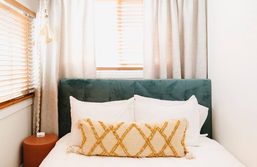 Central City Cottage | *FRESH REDESIGN* Clean Cozy Cottage In Central City