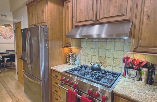 Steamboat Springs Ski Chalet | Fun Family Jaunt to Modern Chalet Chef's Kitchen Hot Tub AC EV