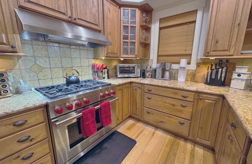 Steamboat Springs Ski Chalet | Fun Family Jaunt to Modern Chalet Chef's Kitchen Hot Tub AC EV