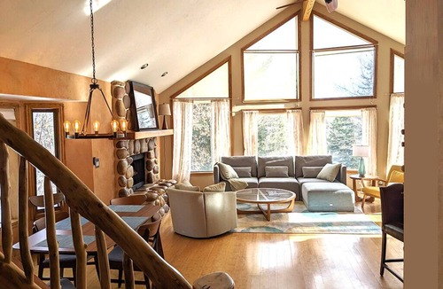 Summit Park House | Furnished 3Bd/3Bth Park City home for rent, 10 minutes to skiing!