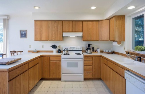 Doe Bay House | Garden Retreat is a Spacious, Gated home close to Moran State Park, Doe Bay and Obstruction Pass State Park. Surrounded by mature Gardens, this Island Home has Three Bedrooms Ensuite, Well-Equipped Kitchen, Yard Games, Family Room and Fast WIFI.