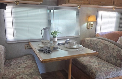West Ridge House | Garden vibe stationary RV in No. San Diego County with WiFi, AC. TV. Views.