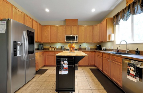Plymouth House | Gated Summit Escape: Relax & Recharge 4BR w/Pool, Theater & Office in Apopka