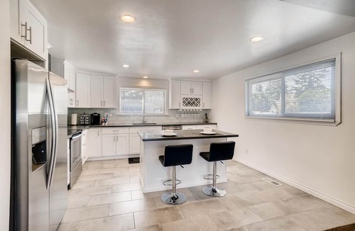 Richmond Highlands House | Gathering Spot 🌠 Roomy, Designer 6 BD/2 BA Home