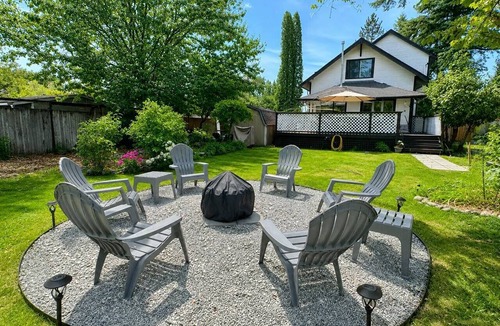 Gold Bar House | Gold Bar Farmhouse/Hot Tub/Near Wallace Falls