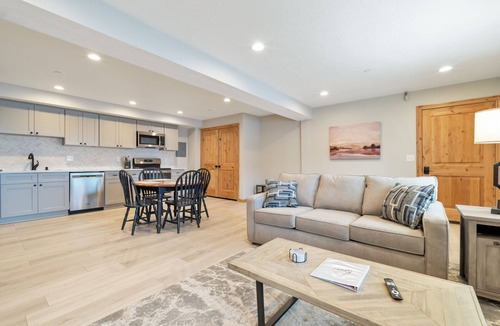 Morgan Apartment | Gorgeous 1 BD/2 BTH in historic Morgan and central to recreation.