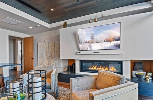 Empire Pass Condo | Gorgeous 1-Bedroom Condo with Breakfast Bar and Fireplace