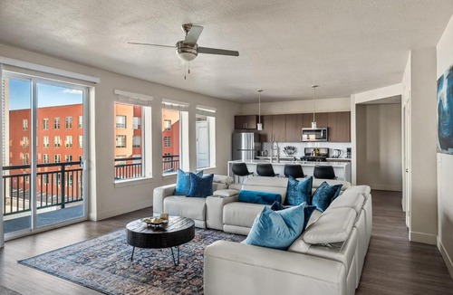 Rio Grande Apartment | Gorgeous 2BD 2BA Pool,Gym,Htub near Convention Ctr