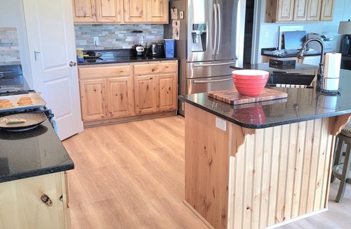 Saratoga Springs House | Gorgeous 6BR Lake View Retreat: Hot Tub, Office, 2 Kitchens in Saratoga Springs