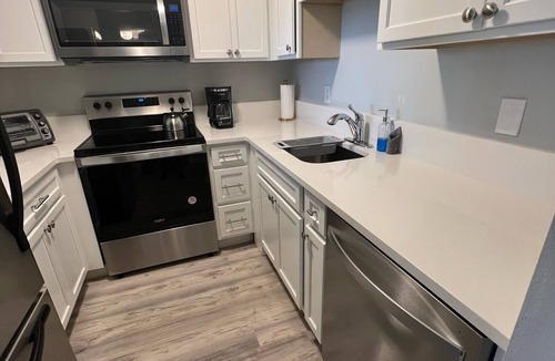 Siesta Key Condo | GORGEOUS Bay view in one bedroom Penthouse unit 5 min walk from Siesta Key Beach