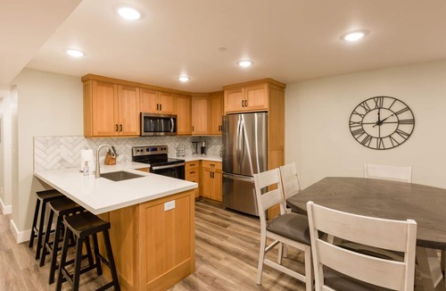 Cottonwood Heights Apartment | Gorgeous brand new 2BR unit, sleeps 6. Amazing ski location!